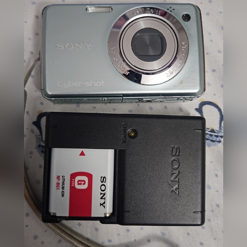 Sony Cyber-Shot DSC-W210 12.1MP Digital Camera (working)